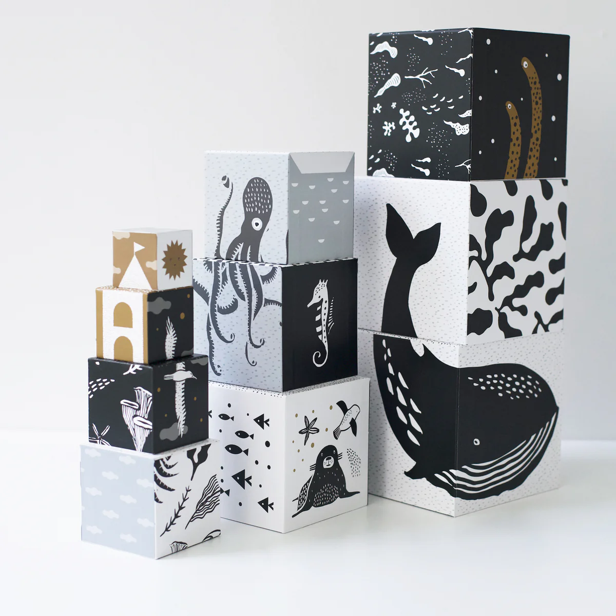Cube à empiler noir et blanc | Animaux de l’océan – Image 2